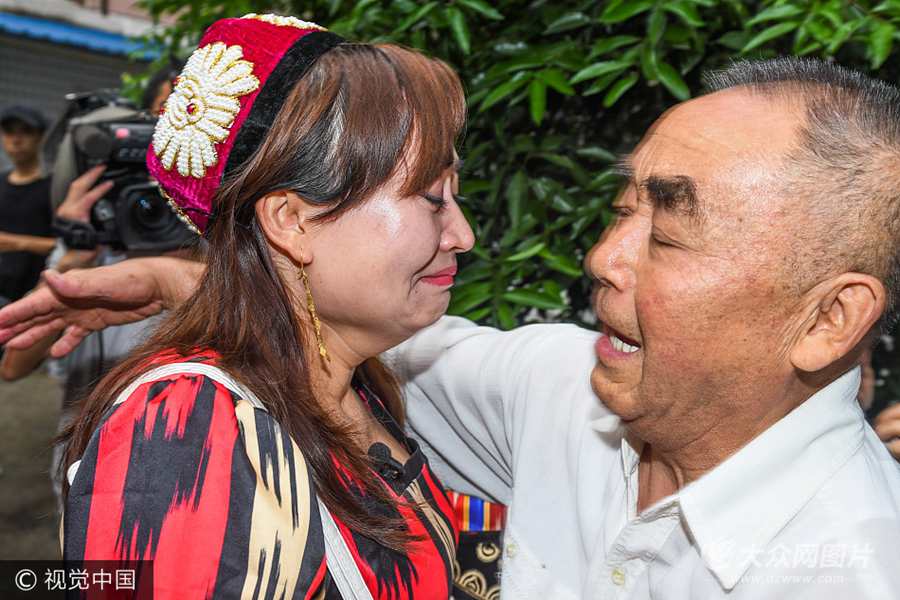 2017��8��31�գ��Ĵ�ʡ�ɶ��У�19���Ů�z������˲�g�����@�ݲ���Ѫ���Pϵ���H�飬�������Iˮ�c˺�Ѱ�Ŀ�һ��Űl���������ְ�Ů���؁�������