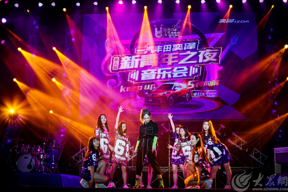 �D1 12��2�����ϣ�һ���S���ȝɵ����������֮ҹ������(hu��)��ɽ�|��W(xu��)�w���^�e�� �󱊾W(w��ng)ӛ�� ����.jpg