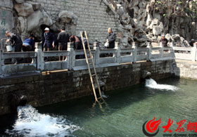 �ڻ�ȪˮͰ�º������